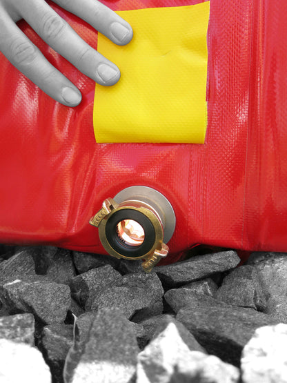 ECCOTARP hopfällbar spillbund RAIL järnvägsspillbund tågspillskydd kollapsibel spillbund spårvidd 1435 mm miljöskydd järnvägsolycka räddningstjänst järnvägsstation depå tankvagnar läckageskydd snabbt montering enkel hantering maximal belastning 200 kg volym 800 liter sidostöd stabilitet 3 dräneringshål GEKA PLUS 1 sidohandtag vikbar tvättbar självstödjande PES PVC 680 g/m² olje- syrabeständig -30°C till +70°C sidoförstärkningar hörnvikning transportvänlig.