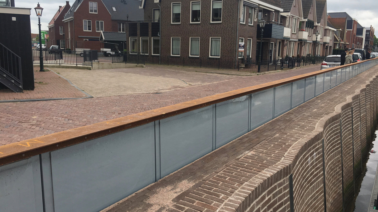 passiv betongkassetten SCFB betongkassett för översvämningsbarriär gjutas på plats betongkassett valfri längd flytande väggar översvämningsbarriär byggs på plats ingen tung transport anpassade ritningar betongkassett vägledande stolpar riktning av barriär SCFB-barriärer kompatibel betongkassett Hyflo lösning platsgjuten betongkassett modulär översvämningsbarriär betongfundament för vattenbarriär skräddarsydd betongkassett översvämningsskydd betonglösning för barriärer anpassningsbar betongkassett för SCFB-s