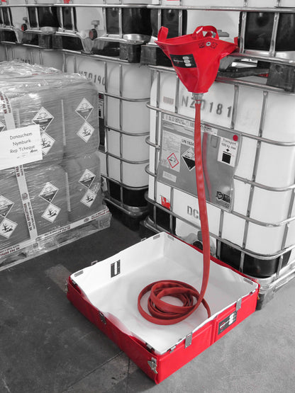 ECCOTARP industriell hopfällbar tratt IFF portabel vikbar tratt svårtillgängliga platser spruckna rör läckagefångst hängbar hopfällbar stativ C52 aluminiumkoppling rostfritt stål mässing 140 liter 37 gallon 11 liter 3 gallon PES PVC röd kemikalieresistent olja diesel hydraulolja bensin -30°C till +70°C transportpåse sidohandtag snabb montering lättvikt 2-5 kg industriell spillhantering brandkår akut respons. [eccotarp](https://www.eccotarp.com/en/products/industrial-folding-funnel-iff)