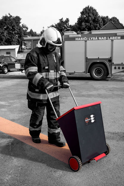 ECCOTARP metal sorbent dispenser cart SDC-05 metall sorbentvagn pulverabsorbent dispenservagn oljeprodukt läckage kemikalieläckage pulverströare industriell spillhantering justerbart handtag 750-1300 mm regnsäker metallkonstruktion rostfritt stål industriella lagerhylsor vibrationslössning rotationsskopa jämn spridning regnig väderskydd förstärkta stressområden slitstark ytfinish hjul 180 mm maxvolym 65 liter packstorlek 600x430x780 mm tomvikt 22 kg brandkår transport logistik industri akut respons.