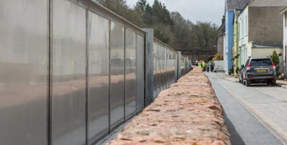 passiv betongkassetten SCFB betongkassett för översvämningsbarriär gjutas på plats betongkassett valfri längd flytande väggar översvämningsbarriär byggs på plats ingen tung transport anpassade ritningar betongkassett vägledande stolpar riktning av barriär SCFB-barriärer kompatibel betongkassett Hyflo lösning platsgjuten betongkassett modulär översvämningsbarriär betongfundament för vattenbarriär skräddarsydd betongkassett översvämningsskydd betonglösning för barriärer anpassningsbar betongkassett för SCFB-s