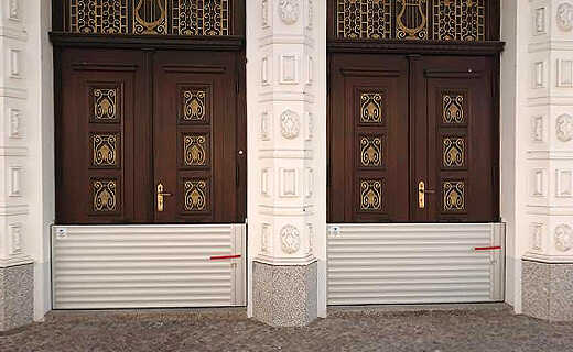 Aquastop Classic översvämningsskyddsvall
Acquastop Classic patenterad översvämningsskyddsvall skräddarsydd översvämningsbarriär snabb installation utan fasta guider vattentätt skydd dörrar portar öppningar upp till 3 meter koppelbar översvämningsbarriär EasyStop systemingsättning aluminiumlegering 25 mm 40 mm EPM-rubberprofiel gummitätning certifierad Institut Giordano ASCE24 vattentät inom 10 sekunder mobilt översvämningsskydd garage fönster källare industriell användning hög vattentryck hållbar översvämni