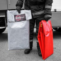 ECCOTARP hopfällbar spillbund ET kollapsibel spillbund snabb respons vatten oljeprodukter kemikalier olika storlekar ET 01 S ET 02 M ET 03 L ET 04 XL ET 041 XL DECON ET 051 XXL EASY PACK ET 06 SHALLOW PES PVC 680 g/m² oljebeständig syror baser -30°C till +70°C sidoförstärkningar självstödjande hanteringsbälten 200 kg kapacitet nivåindikator dräneringshål kulventil skyddsmatta special liner transportpåse XL DECON persondekontaminering EASY PACK segmentförstärkningar SHALLOW låg profil trånga utrymmen industr